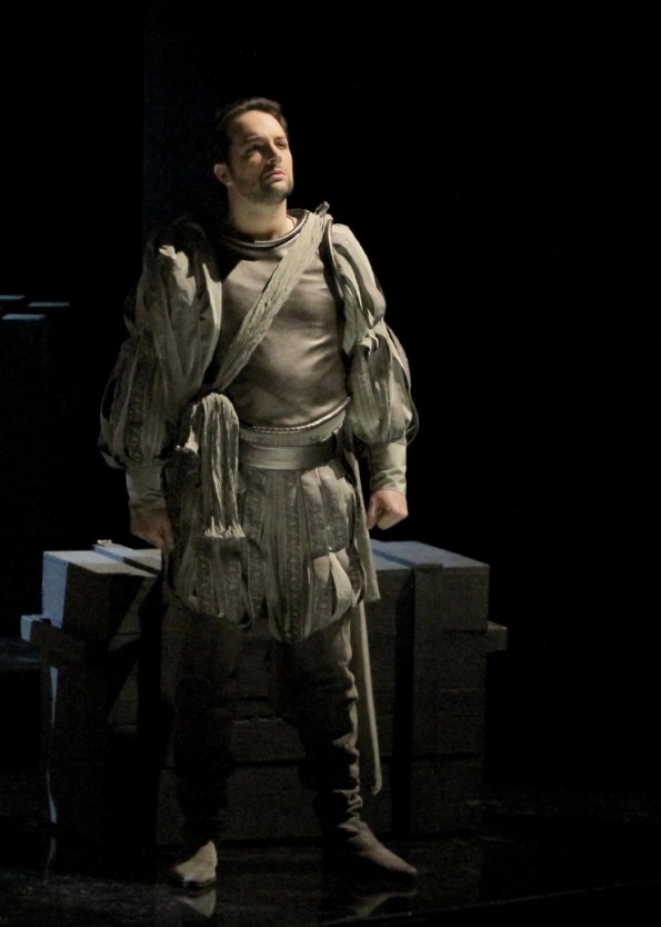 Yann Toussaint, baryton, dans le rôle de Montano, dans Otello de Verdi à l'Opéra de Marseille. Copyright Christian Dresse.